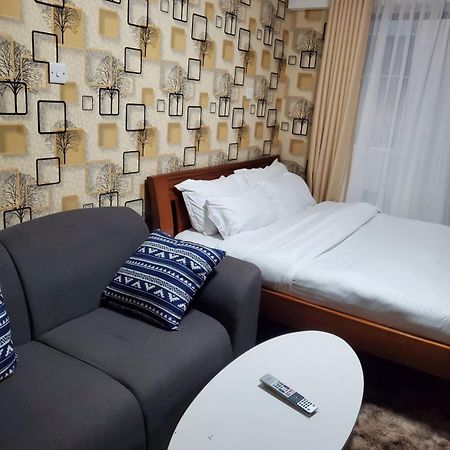 Lovely & Cozy Compact Studio Near Airport With Rooftop View Lägenhet Nairobi Exteriör bild