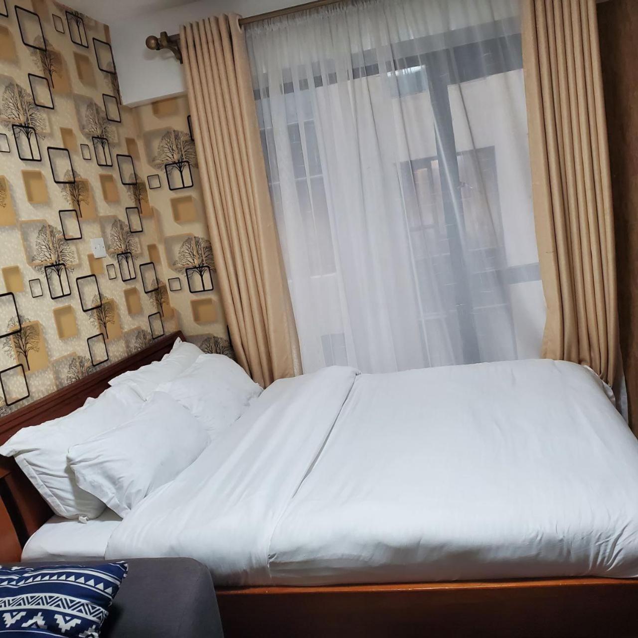 Lovely & Cozy Compact Studio Near Airport With Rooftop View Lägenhet Nairobi Exteriör bild