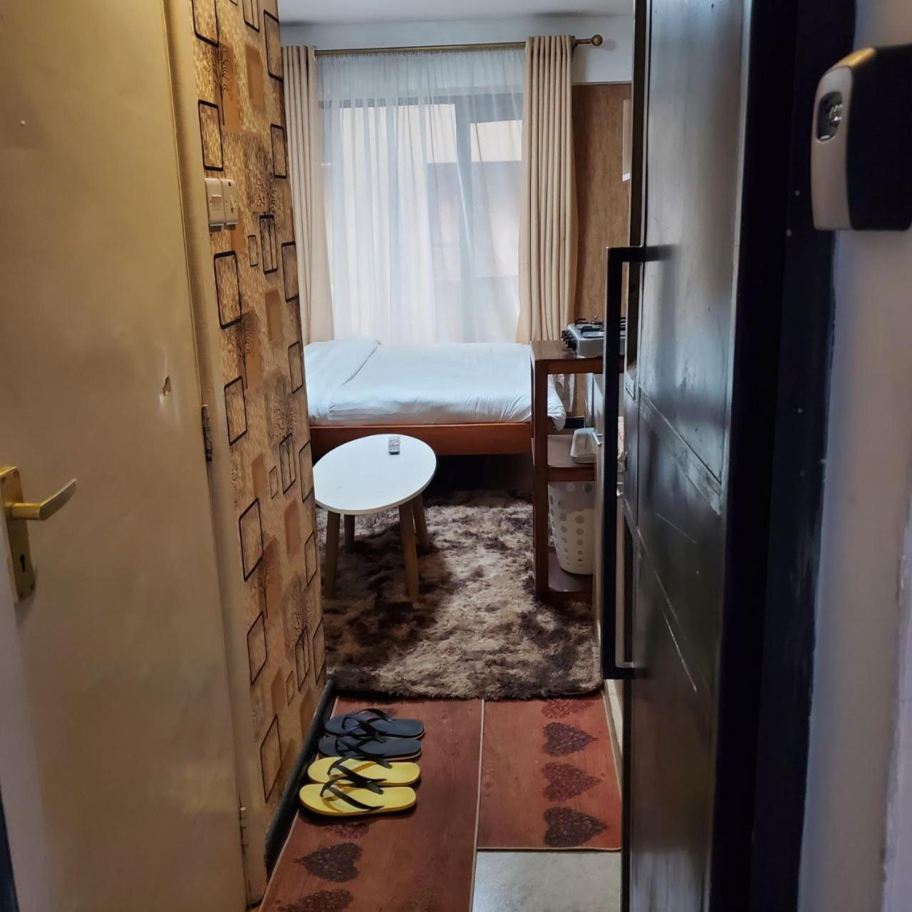 Lovely & Cozy Compact Studio Near Airport With Rooftop View Lägenhet Nairobi Exteriör bild