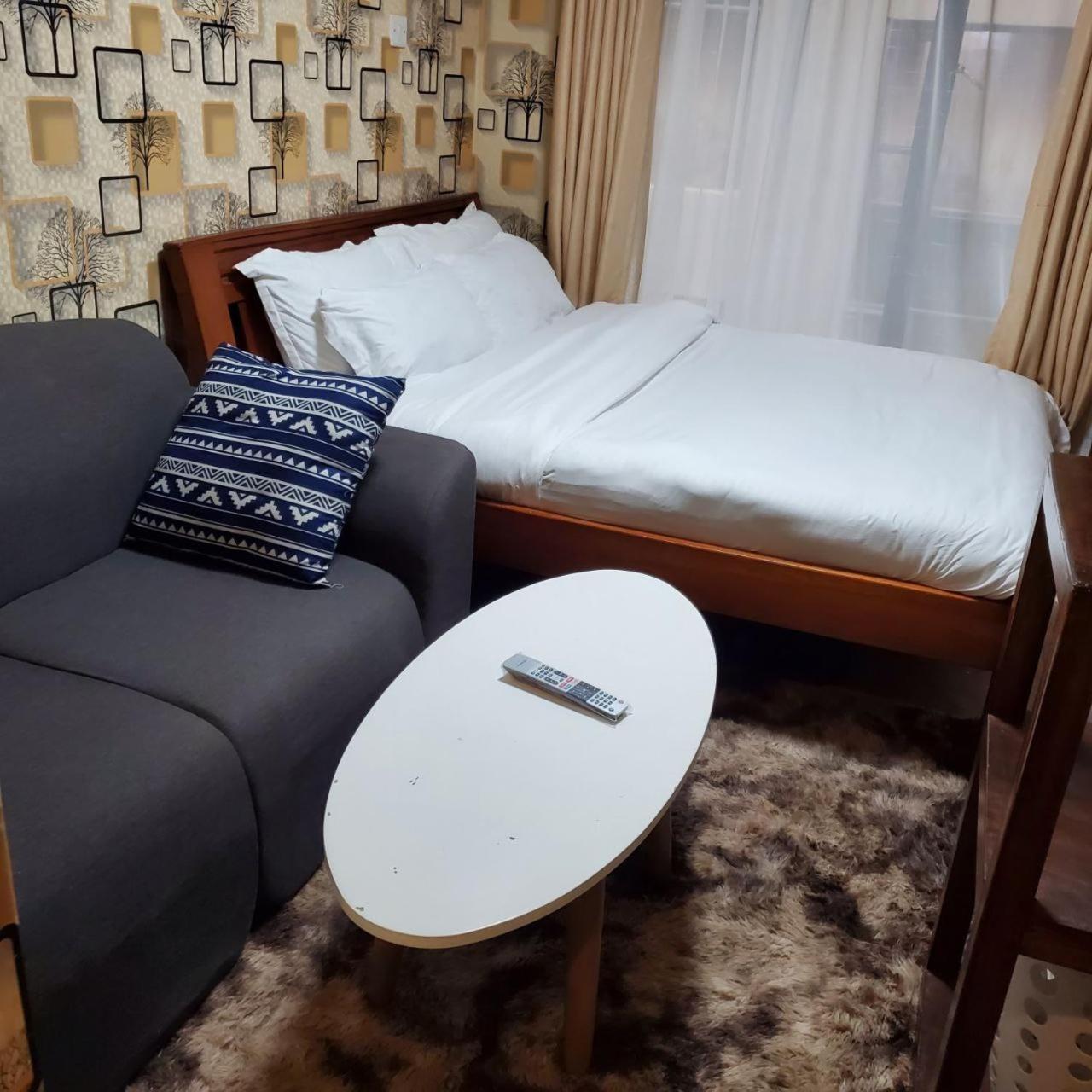 Lovely & Cozy Compact Studio Near Airport With Rooftop View Lägenhet Nairobi Exteriör bild