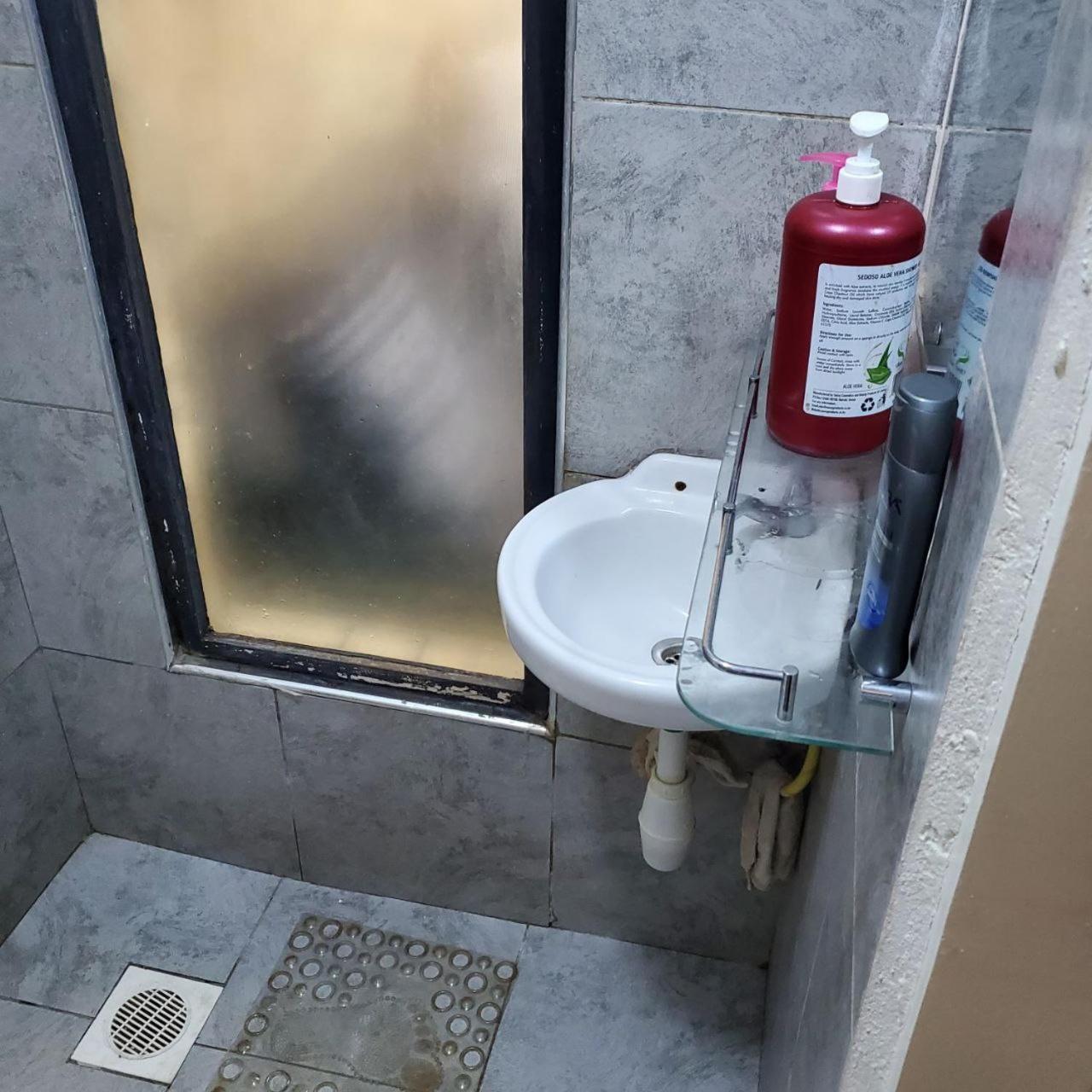 Lovely & Cozy Compact Studio Near Airport With Rooftop View Lägenhet Nairobi Exteriör bild