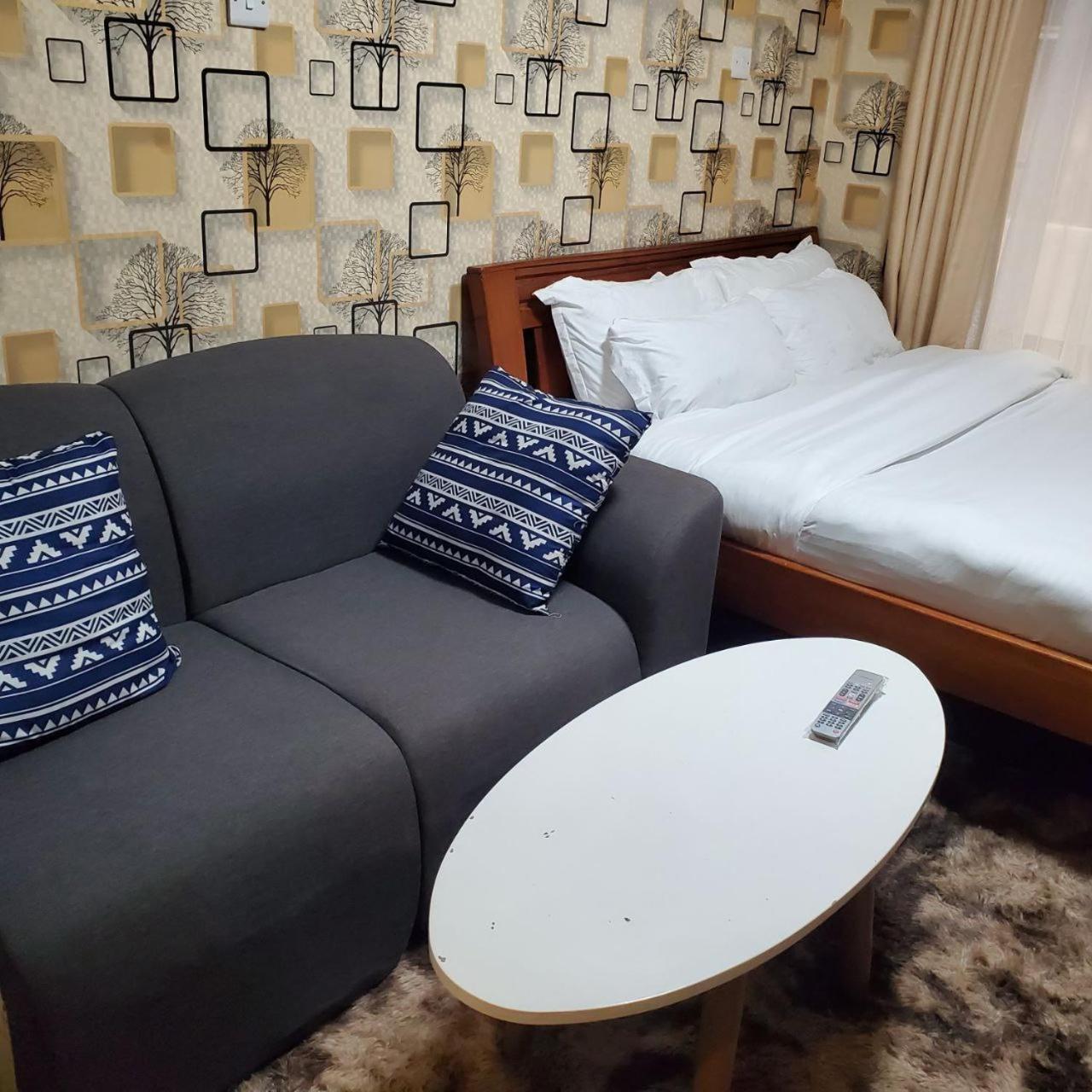 Lovely & Cozy Compact Studio Near Airport With Rooftop View Lägenhet Nairobi Exteriör bild